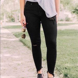 KanCan Black Ankle Skinny (size 27)